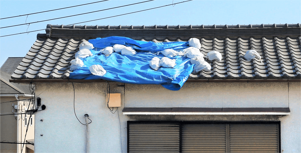 屋根の台風被害のイメージ